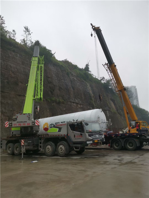 桦川县“不怕风雨冻”—— 吊车的 “恶劣环境适应” 技术